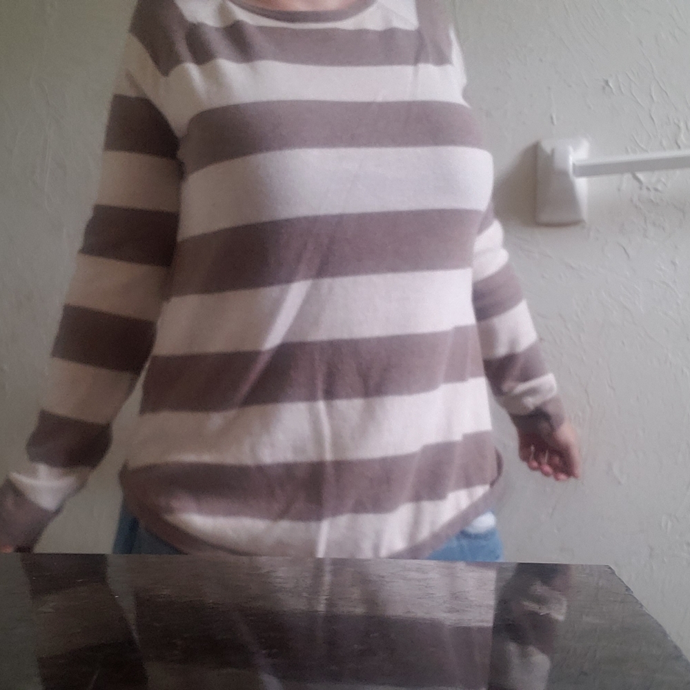 Sweater - Picture 3 of 3